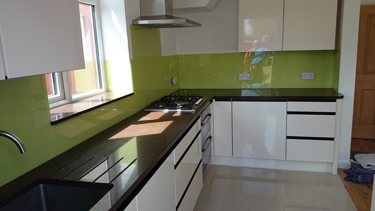 Lime green glass kitchen splashback installed by Wimbledon glaziers